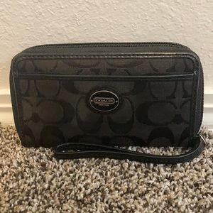 Classic Coach Black Wristlet Women’s Wallet